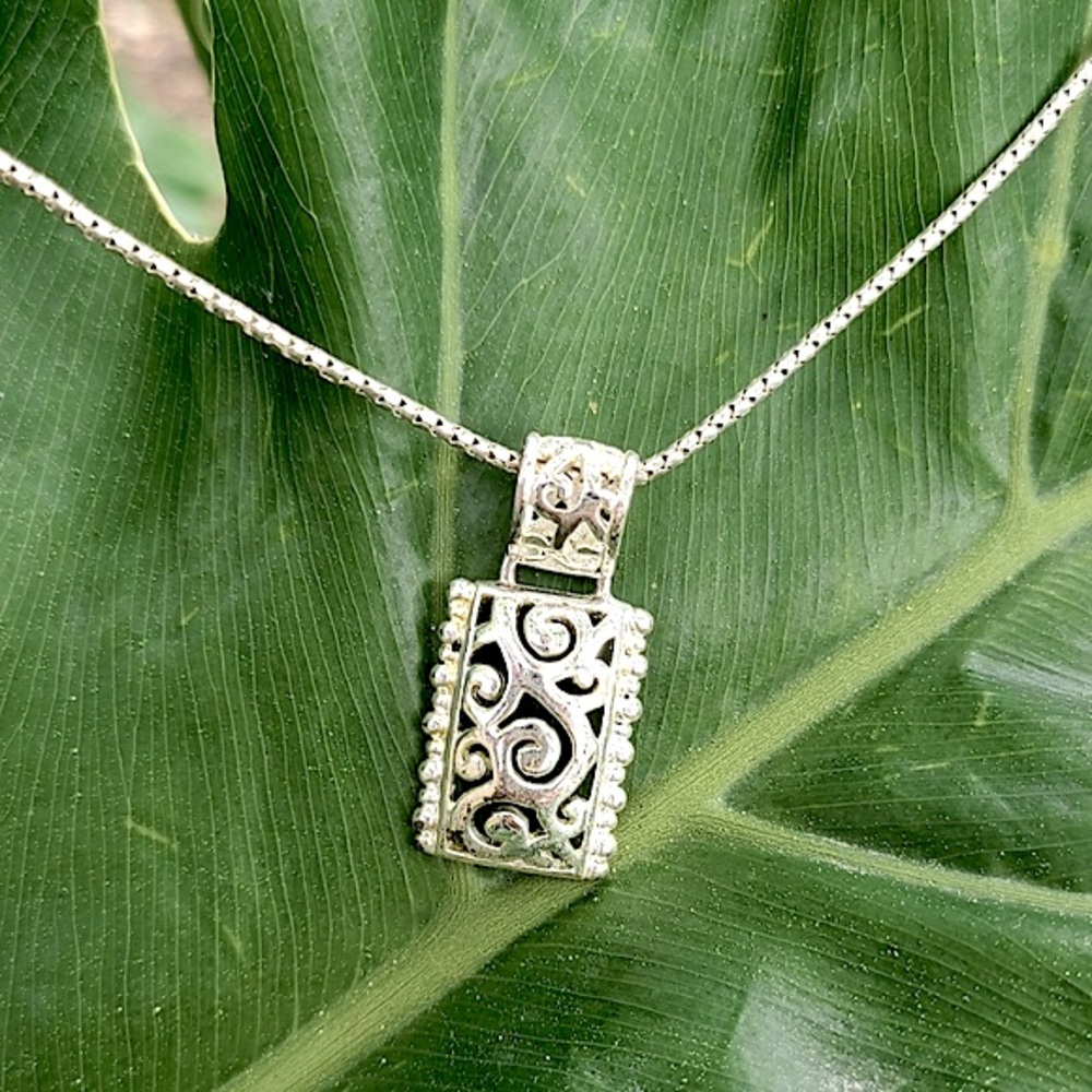 Vintage Sterling Silver Art Deco Filigree Pendant Necklace
